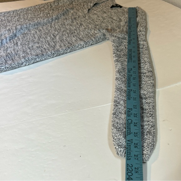 H&M Heather Gray V-Neck Sweater Size Small - Picture 9 of 9